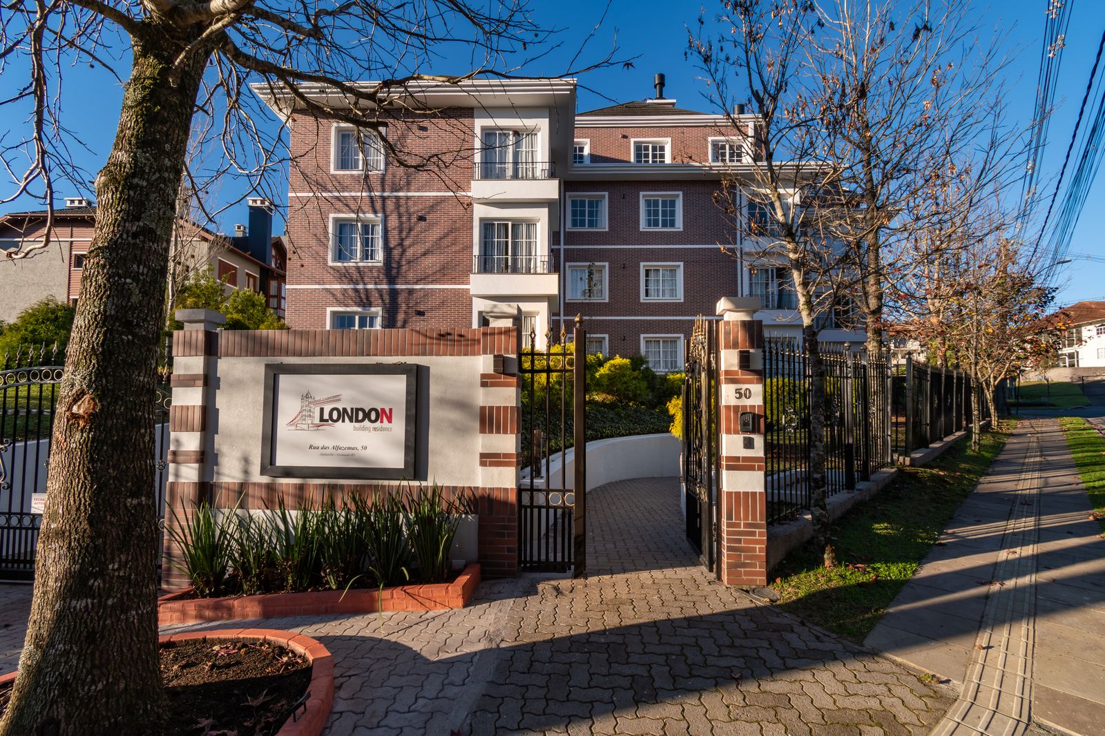 Fachada do Residencial London — arquitetura inspirada em Londres